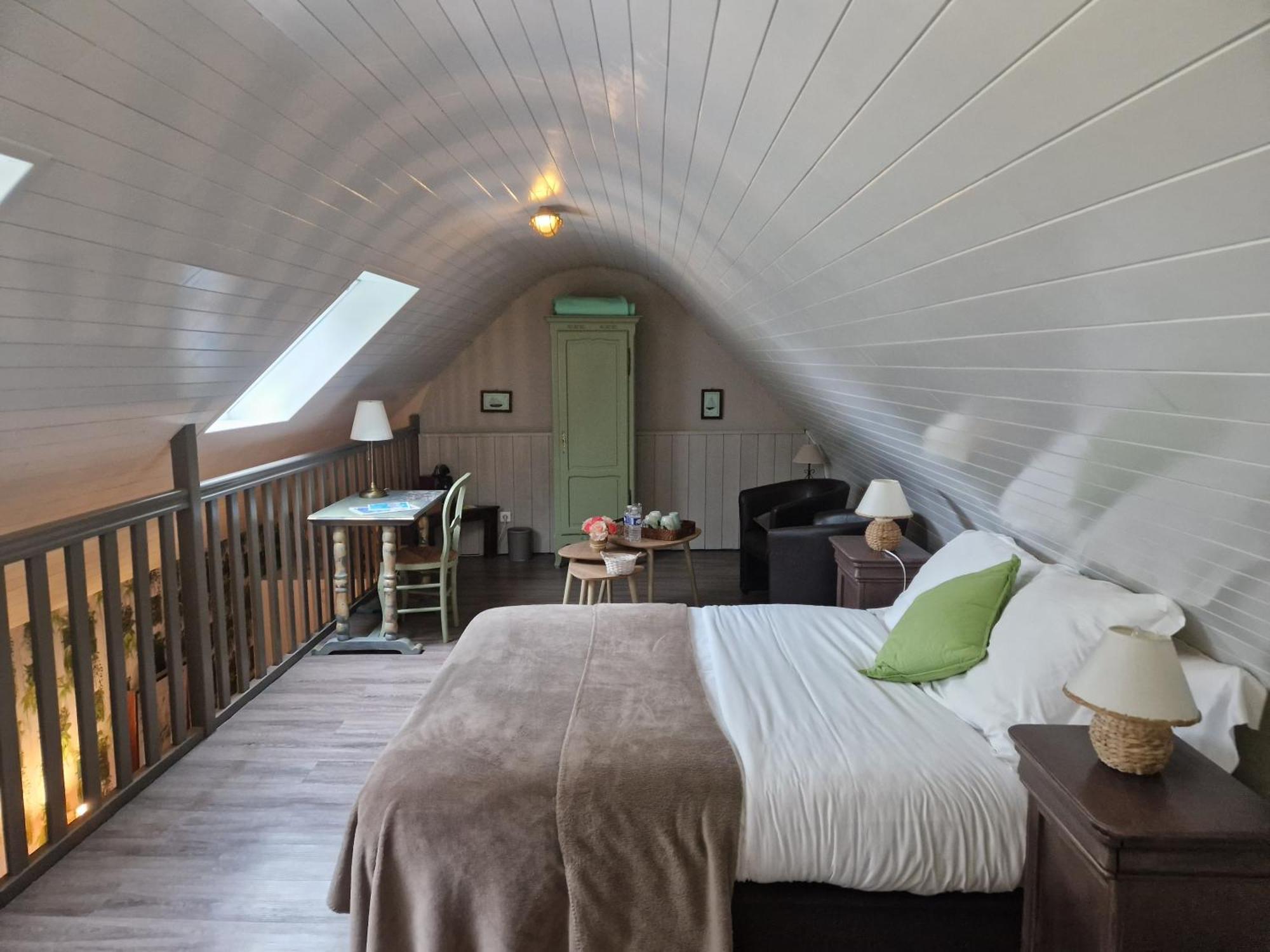コンブリ ラ フェルム ド ケラオル Bed & Breakfast エクステリア 写真