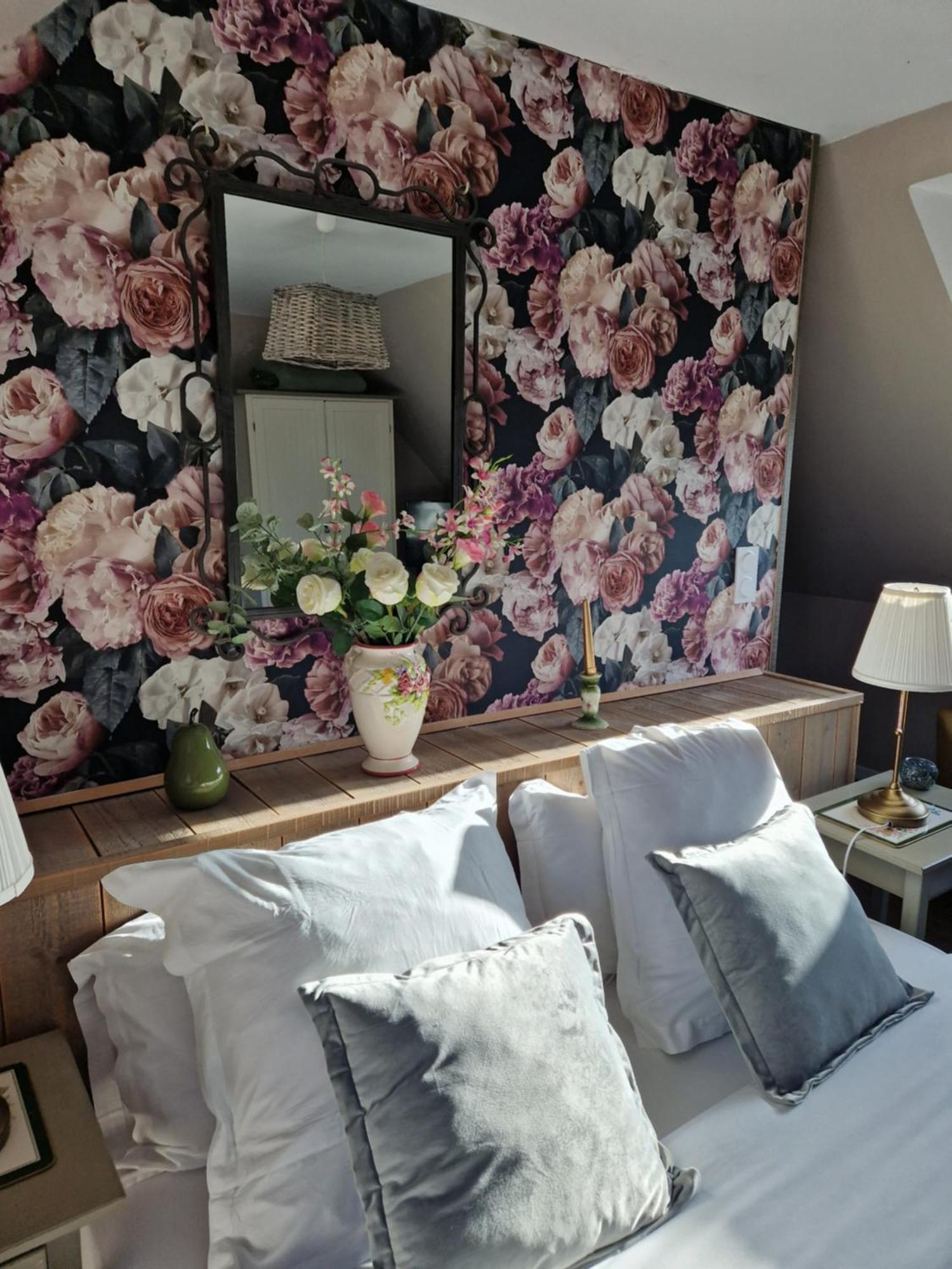 コンブリ ラ フェルム ド ケラオル Bed & Breakfast エクステリア 写真