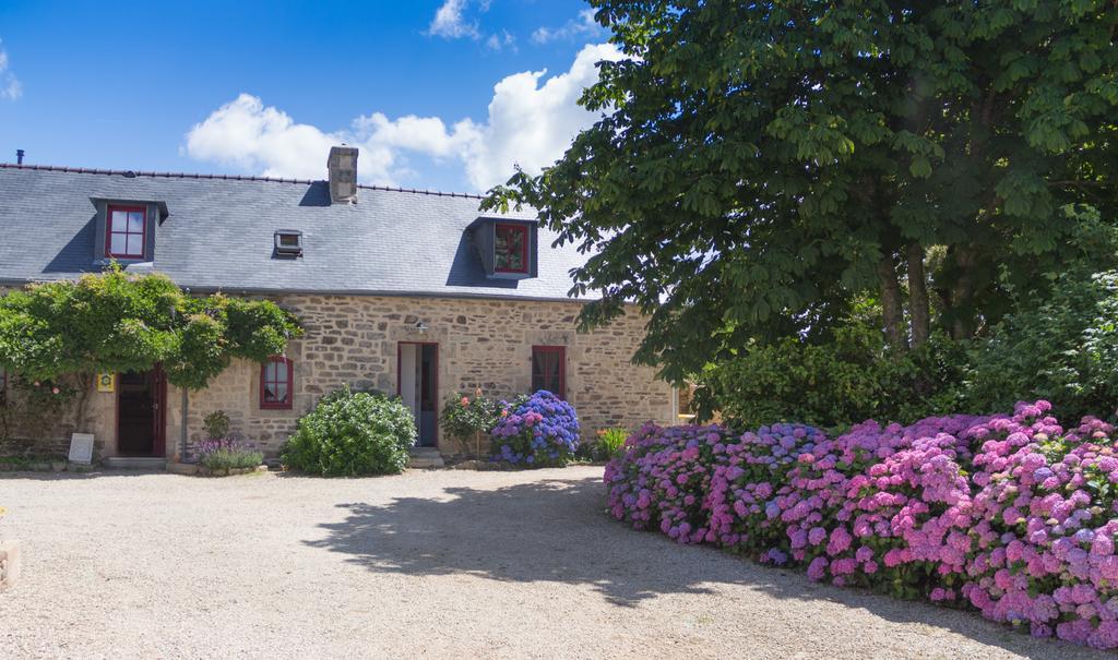 コンブリ ラ フェルム ド ケラオル Bed & Breakfast エクステリア 写真